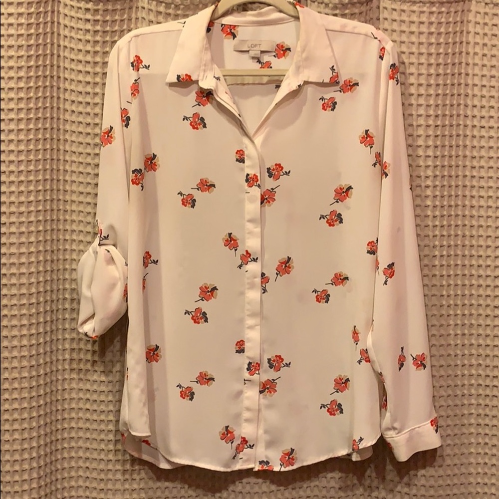 ⚜️ Floral LOFT button down blouse